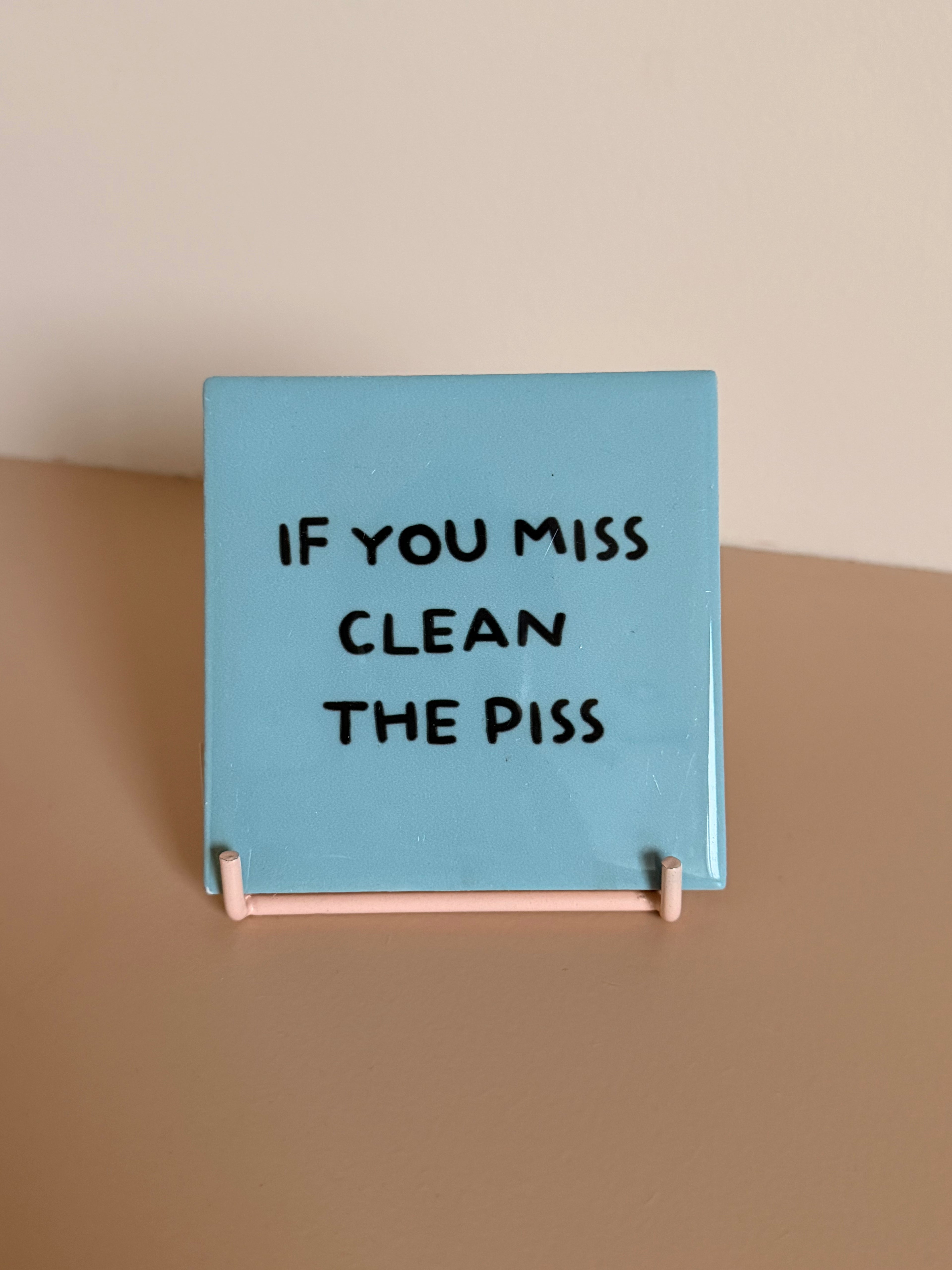 Tegeltje - If you miss clean the piss
