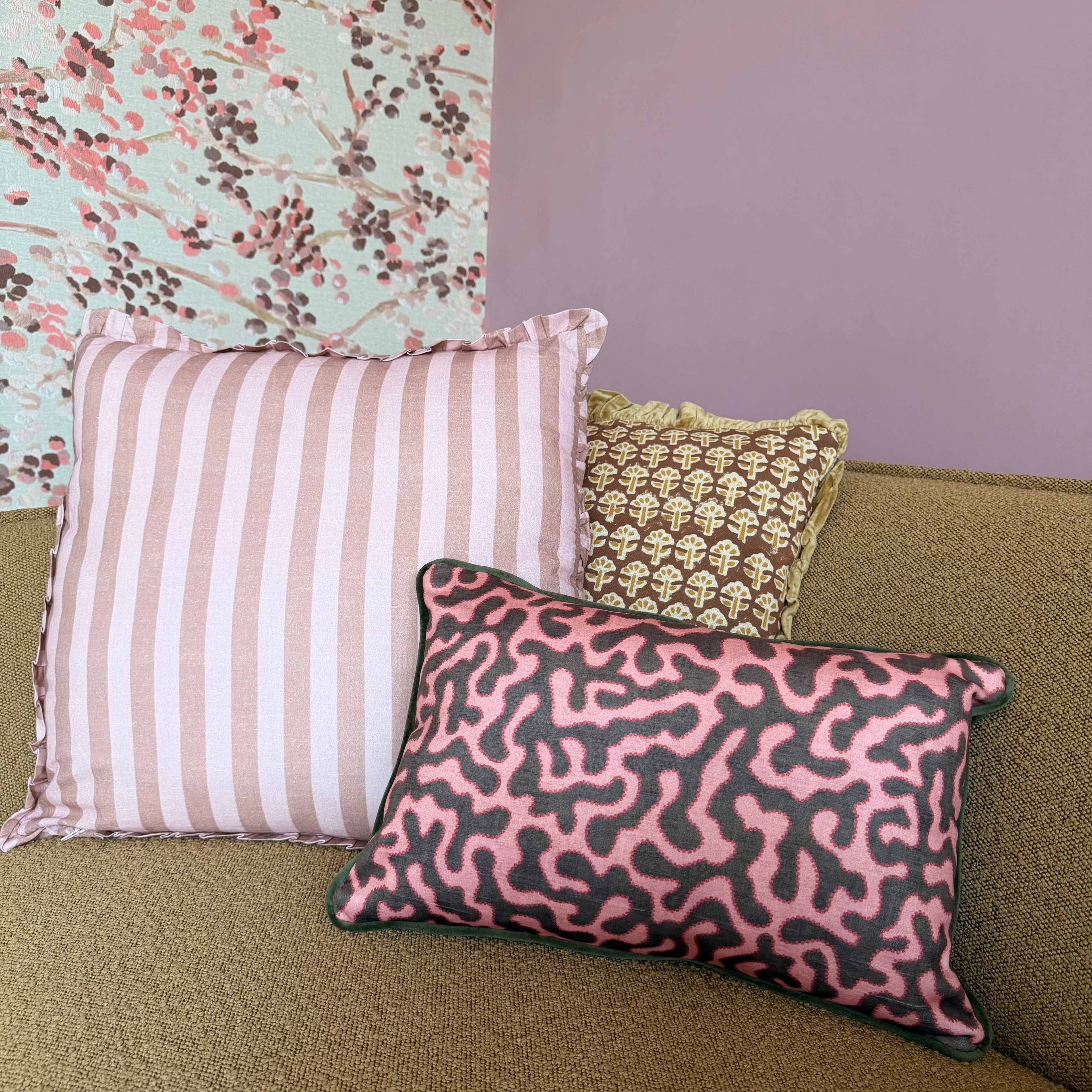 Kussen roezels roze/beige 50x50cm