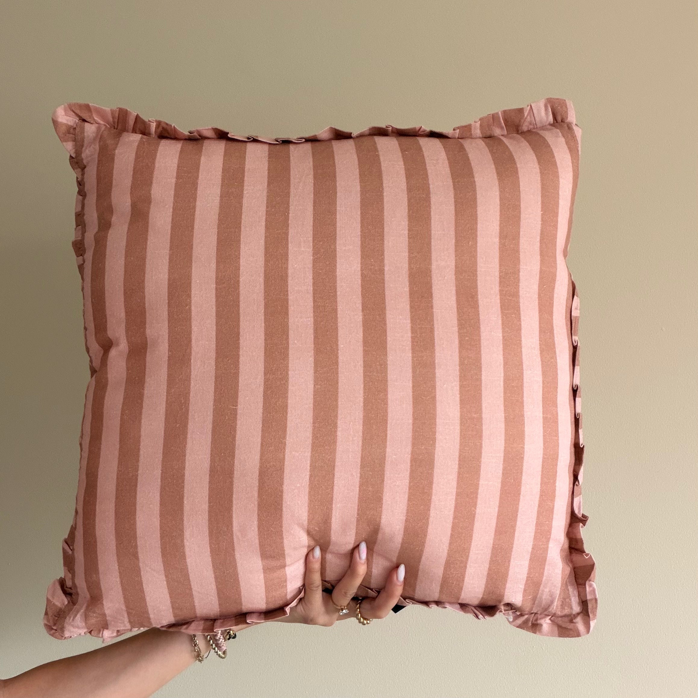 Kussen roezels roze/beige 50x50cm